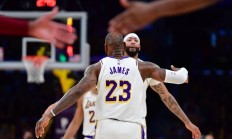 九游体育官方入口-骑士队经历波折后获胜，队员士气高涨