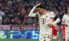 九游游戏-足球明星受慕，球员技艺惊艳观众的简单介绍