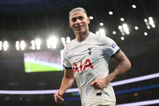 热刺客场战平伯恩利，保持不败