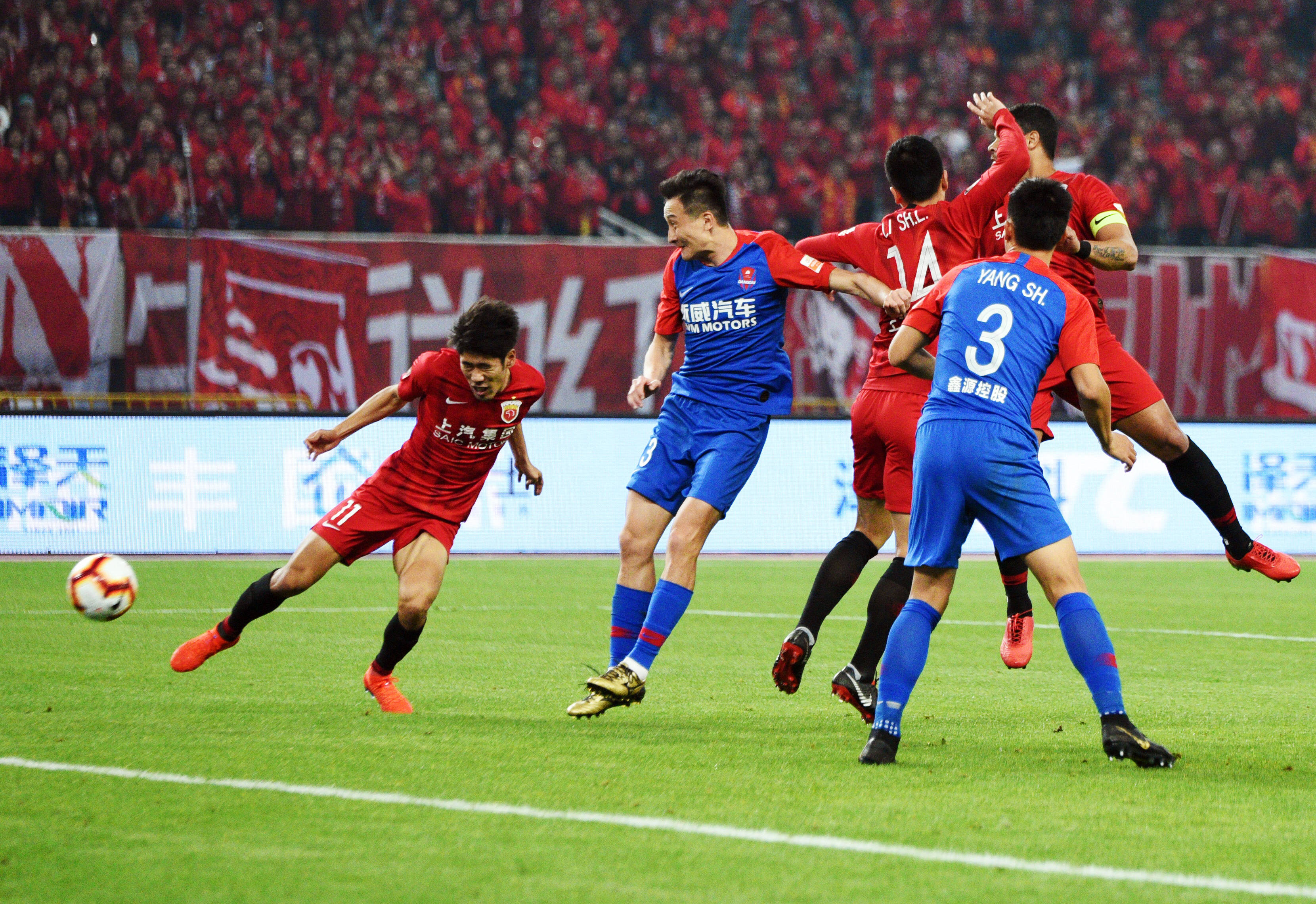 关于重庆斯威再次输给上海上港，遭遇挫折的信息