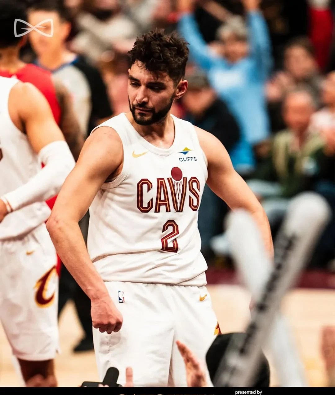 骑士队经历波折后获胜,队员士气高涨 骑士队经历波折后获胜,队员士气高涨