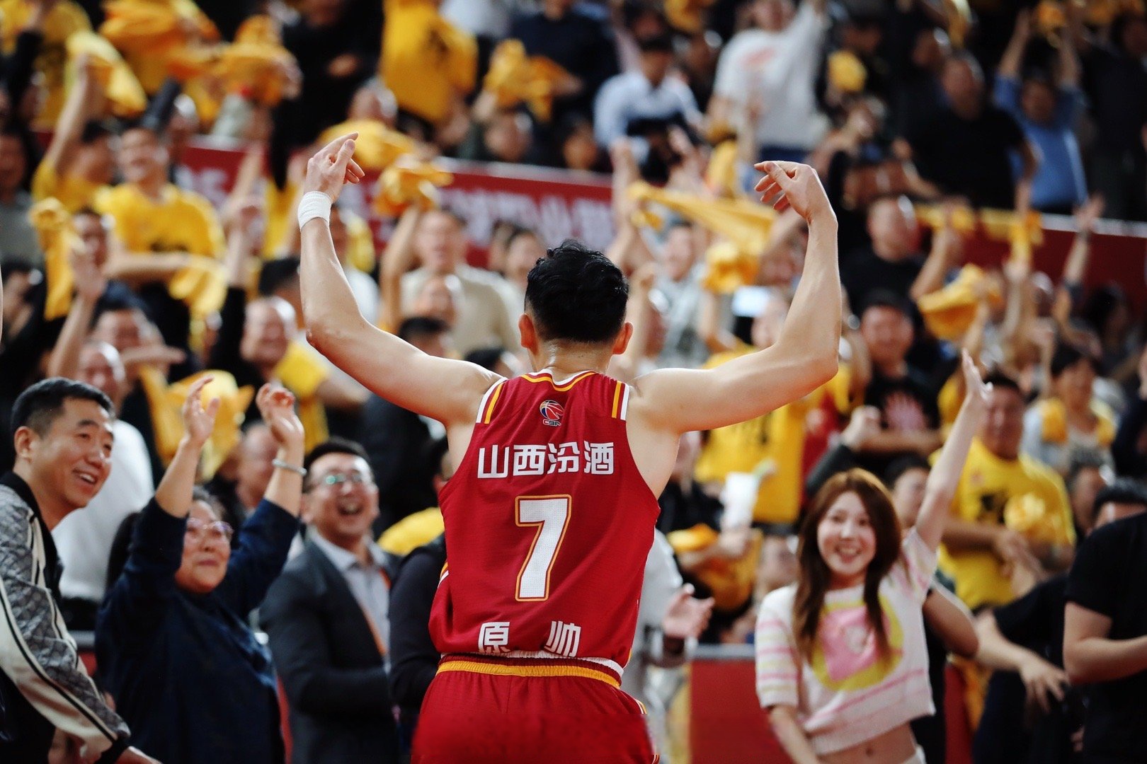 山西男篮主场告捷，队员士气大振迎接新挑战的简单介绍