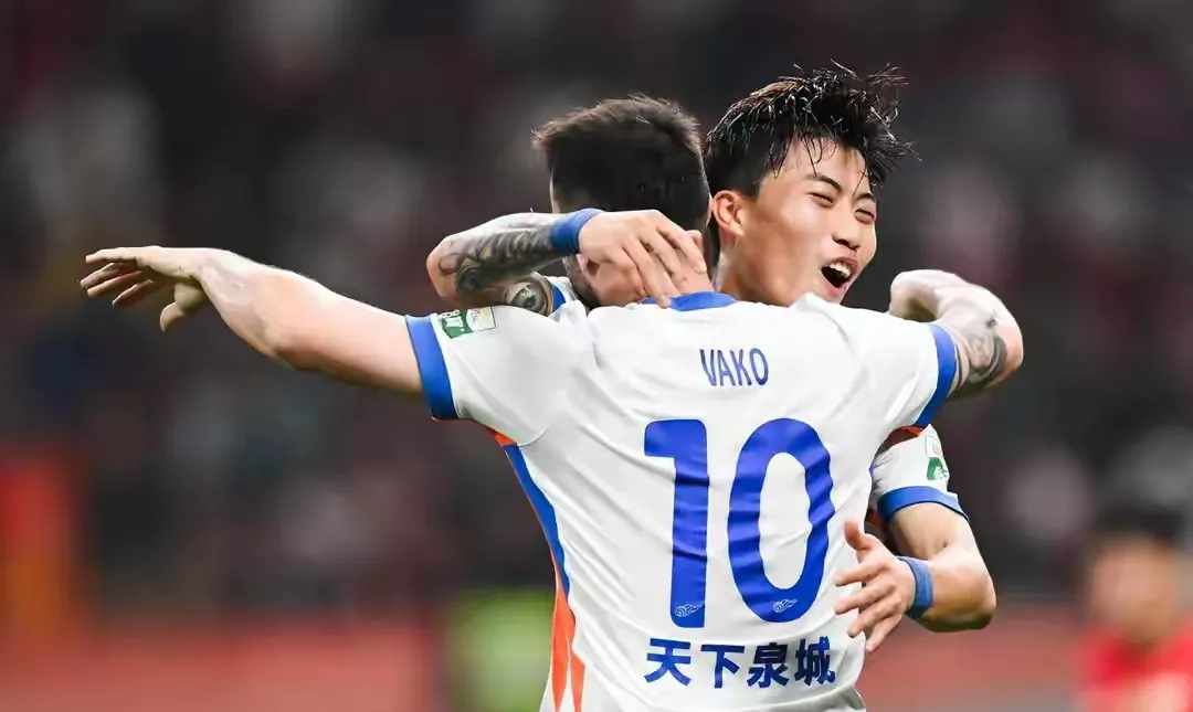 大连一方主场不敌鲁能,遭遇两连败 大连一方主场不敌鲁能,遭遇两连败