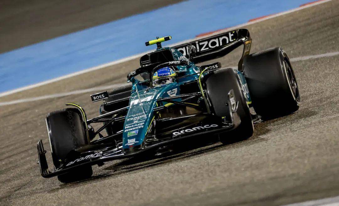 关于梅赛德斯碾压哈斯车队，阿隆索刷新纪录的信息