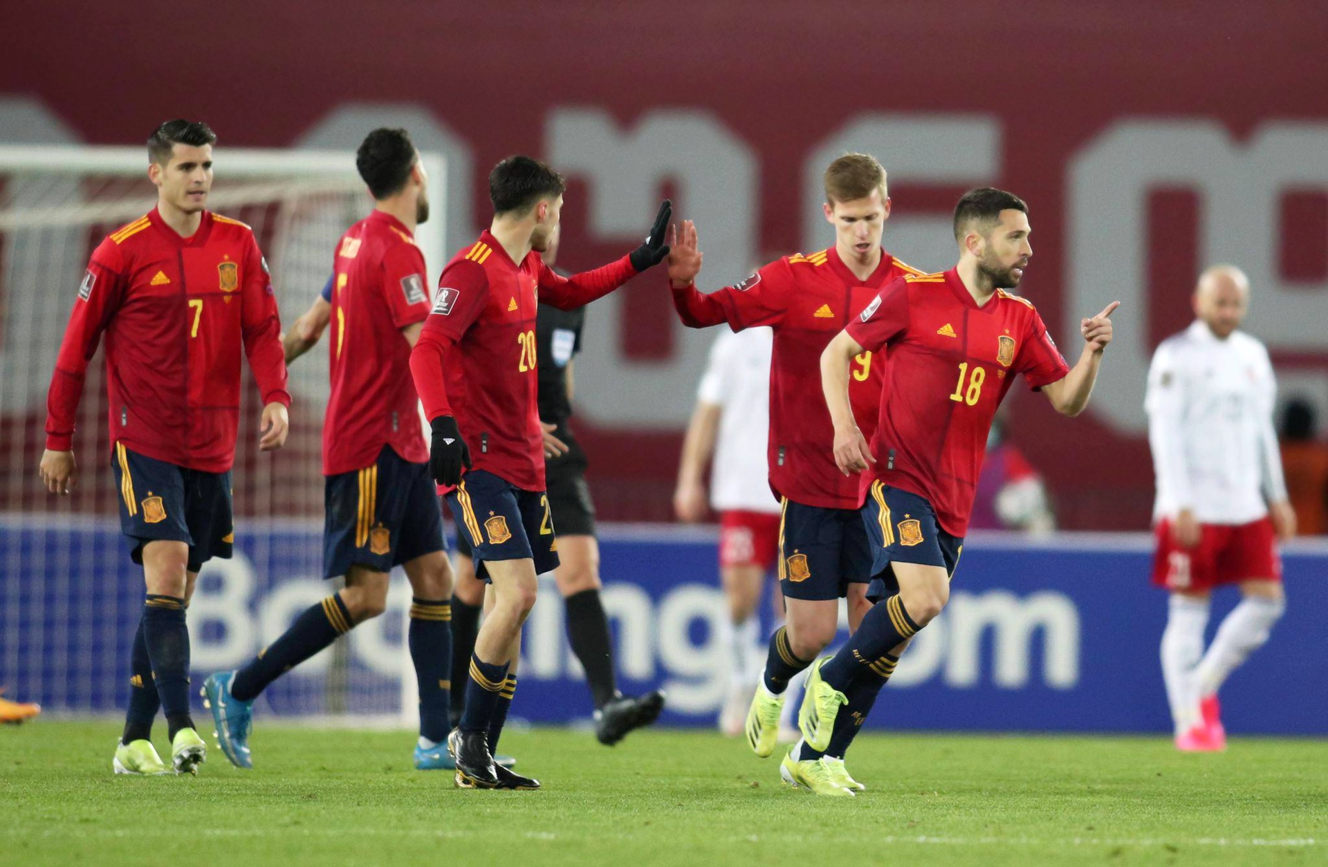 包含一战成名欧洲赛场：比利时梅开二度，锁定小组第一的词条