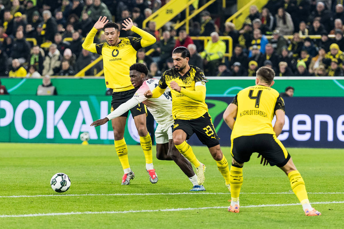 包含弗赖堡主场告捷，德甲中游球队上演逆袭的词条