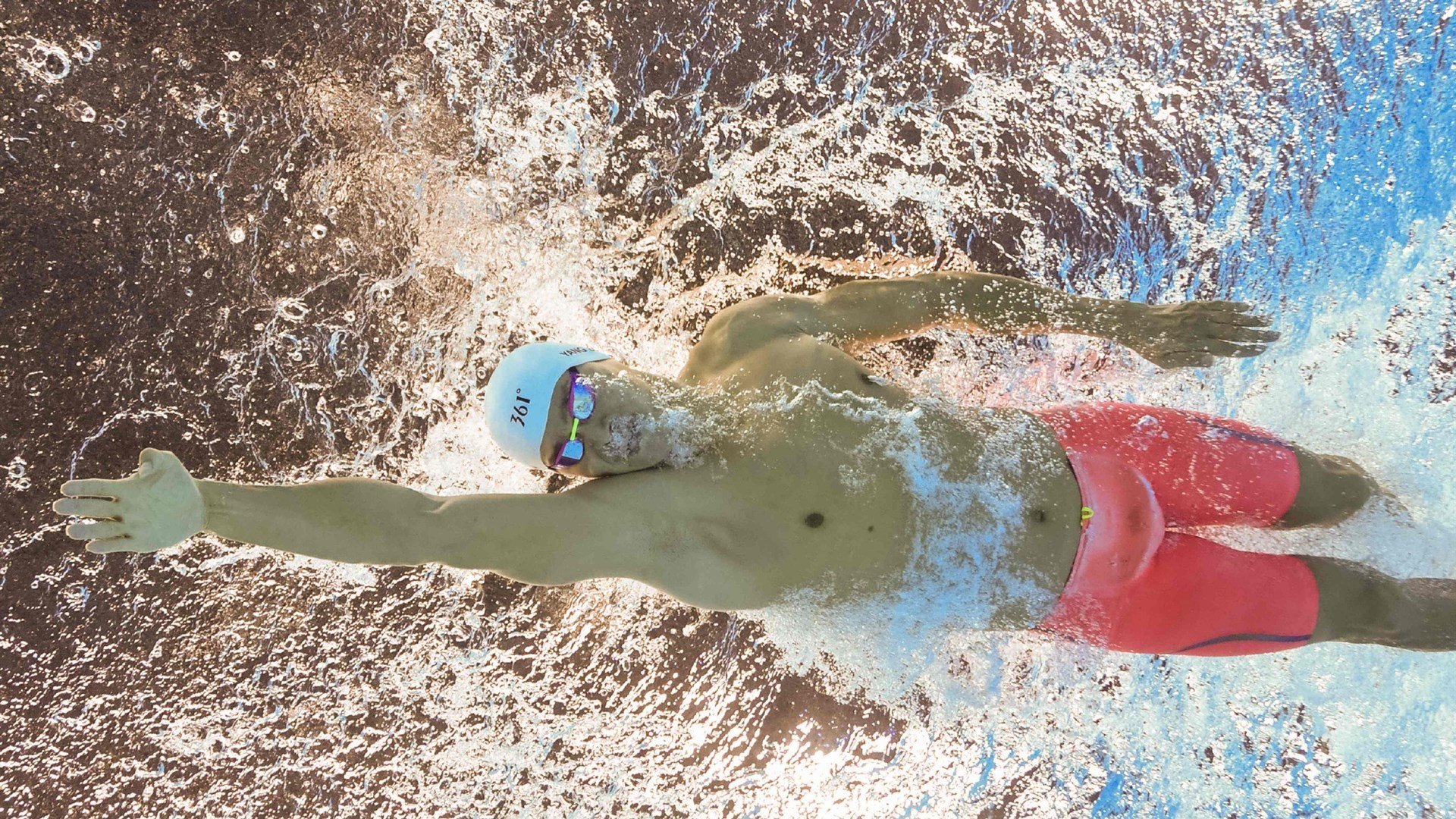 跨界王者时刻，当范弗利特在意甲一波带走公牛，谁才是真正的国王？